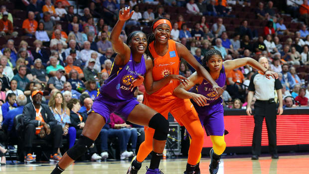 jonquel_jones_boxes_out_against_the_sparks.jpg